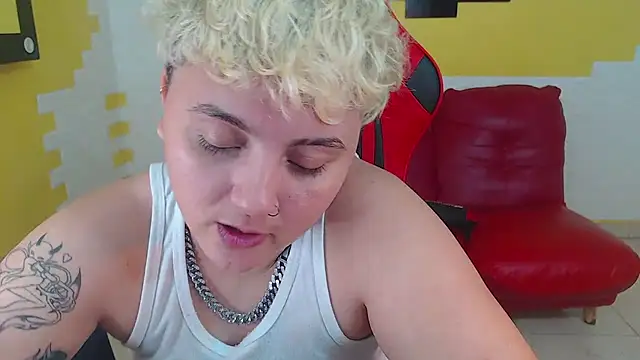 Snapshot of isabeautyx19 chatting on December 2024 04:28:01 PM isabeautyx19 online show from December 2024 04:28:01 PM