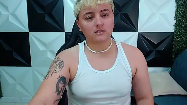 Snapshot of isabeautyx19 chatting on December 2024 05:57:02 PM isabeautyx19 online show from December 2024 05:57:02 PM