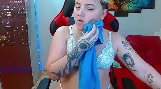 Snapshot of isabeautyx19 chatting on January 2025 01:03:02 PM isabeautyx19 online show from January 2025 01:03:02 PM