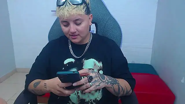 Snapshot of isabeautyx19 chatting on February 2025 03:43:01 AM isabeautyx19 online show from February 2025 03:43:01 AM