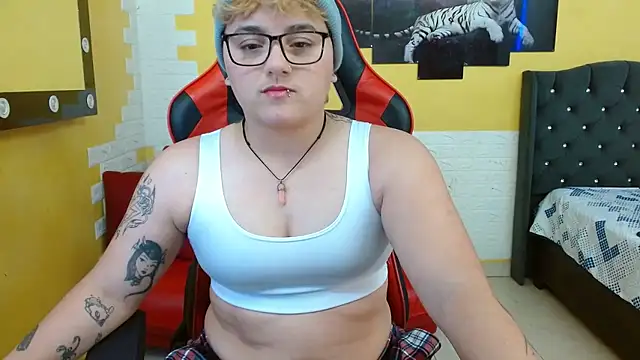 Snapshot of isabeautyx19 chatting on September 2025 03:01:02 PM isabeautyx19 online show from September 2025 03:01:02 PM