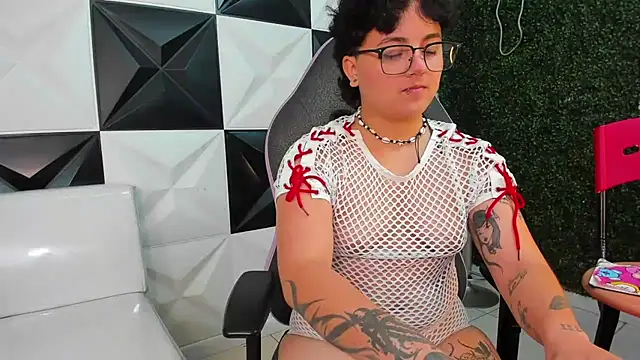 isabeautyx19 online show from June 2026 02:11:01 PM