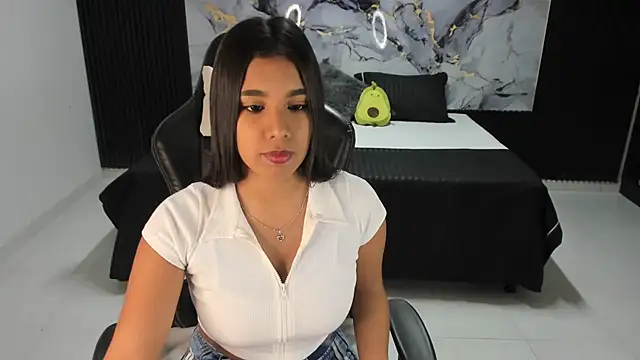 Snapshot of Ivy_16 chatting on February 2025 12:05:02 PM Ivy 16 online show from February 2025 12:05:02 PM