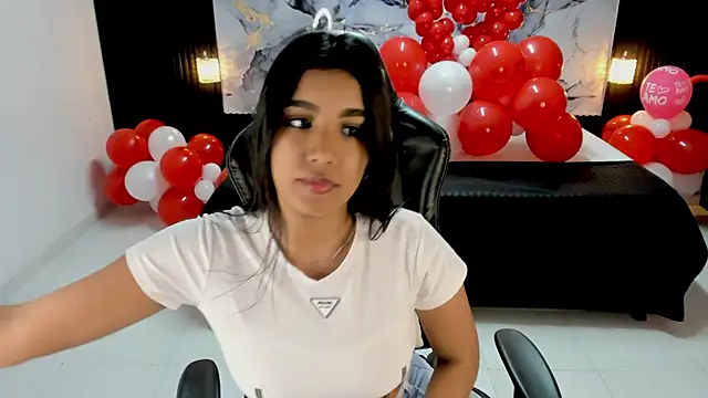 Snapshot of Ivy_16 chatting on February 2025 12:01:02 PM Ivy 16 online show from February 2025 12:01:02 PM