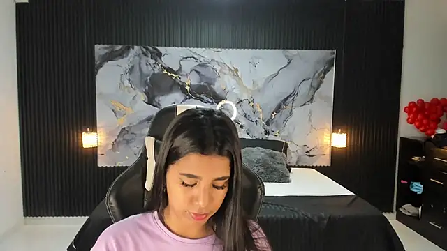 Snapshot of Ivy_16 chatting on February 2025 12:03:02 PM Ivy 16 online show from February 2025 12:03:02 PM