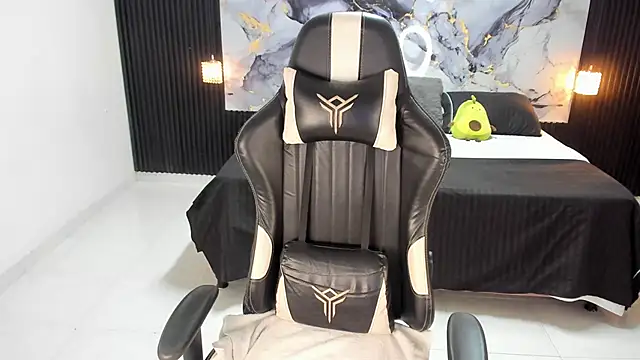 Snapshot of Ivy_16 chatting on November 2025 12:05:02 PM Ivy 16 online show from November 2025 12:05:02 PM