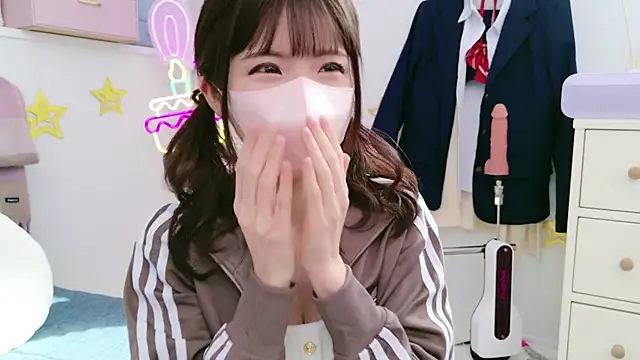 -minami- online show from February 2025 03:43:02 AM