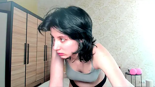 JulisSweet online show from February 2025 01:28:01 PM