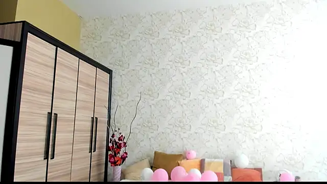 JulisSweet online show from March 2025 10:32:02 AM