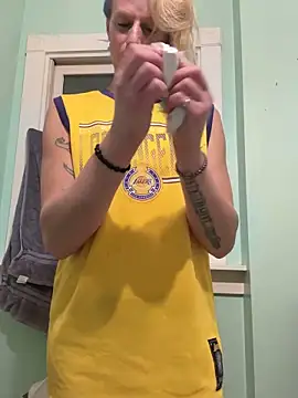 Snapshot of Cutetrans90 chatting on December 2025 07:58:02 AM Cutetrans90 online show from December 2025 07:58:02 AM