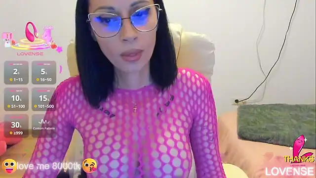 kissnicol32 online show from November 2025 05:25:02 PM