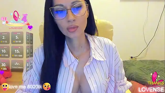 kissnicol32 online show from November 2025 04:24:01 PM