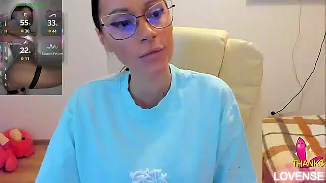 kissnicol32 online show from March 2026 05:10:02 PM