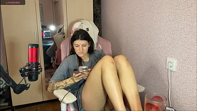 Katrin  kiss online show from March 2025 04:35:02 PM