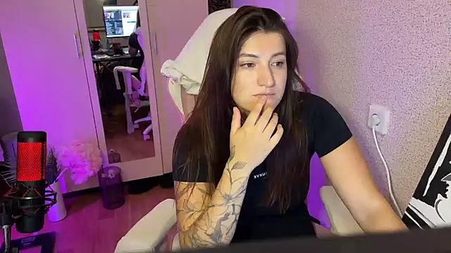 Katrin  kiss online show from November 2025 03:13:02 PM