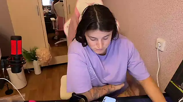 Katrin  kiss online show from November 2025 04:00:02 PM