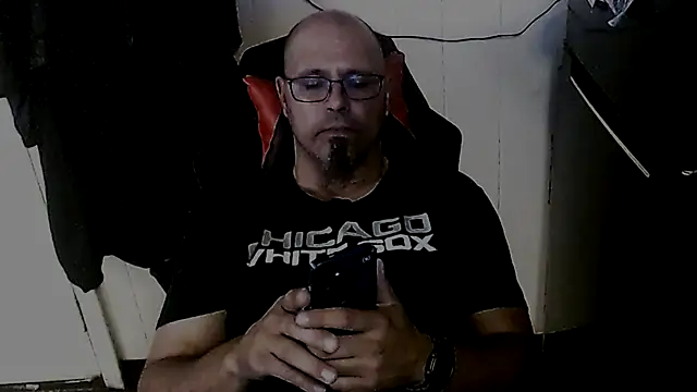 KrazyLegz online show from October 2025 03:42:02 PM