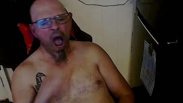 KrazyLegz online show from October 2025 02:01:02 AM