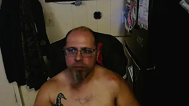 KrazyLegz online show from November 2025 11:46:01 PM