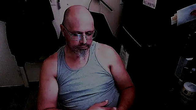 Snapshot of KrazyLegz chatting on May 2026 06:01:02 PM KrazyLegz online show from May 2026 06:01:02 PM