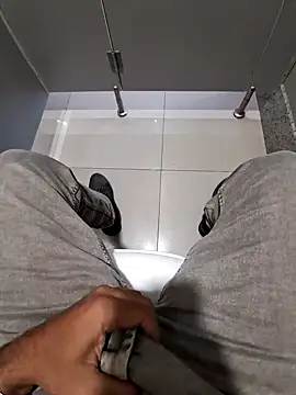 Snapshot of johny_69d@xh chatting on January 2025 07:42:01 AM johny 69dxh online show from January 2025 07:42:01 AM