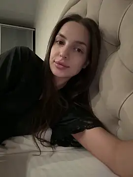 BellaHalles online show from March 2025 09:01:01 PM