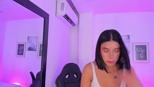 emelie 89 online show from March 2025 01:29:01 PM