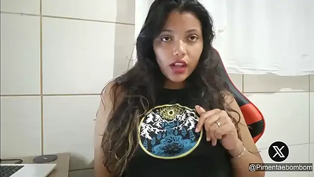 Snapshot of bombomepimenta chatting on March 2025 12:39:02 AM bombomepimenta online show from March 2025 12:39:02 AM