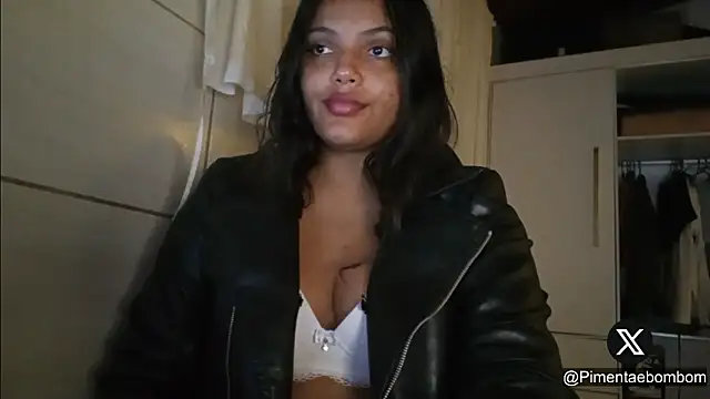 Snapshot of bombomepimenta chatting on March 2025 07:04:02 AM bombomepimenta online show from March 2025 07:04:02 AM