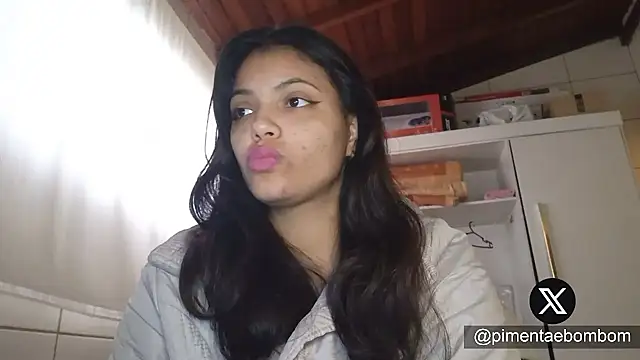 Snapshot of bombomepimenta chatting on September 2025 11:32:01 AM bombomepimenta online show from September 2025 11:32:01 AM