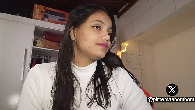 Snapshot of bombomepimenta chatting on September 2025 03:05:01 PM bombomepimenta online show from September 2025 03:05:01 PM