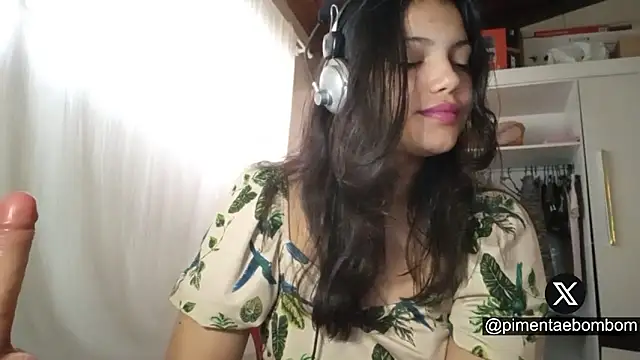 Snapshot of bombomepimenta chatting on September 2025 09:58:01 AM bombomepimenta online show from September 2025 09:58:01 AM