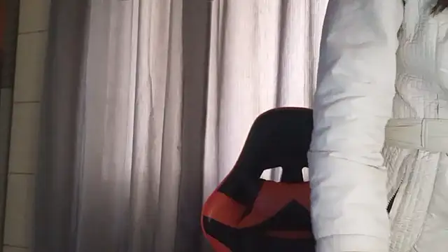 Snapshot of bombomepimenta chatting on November 2025 12:27:02 PM bombomepimenta online show from November 2025 12:27:02 PM