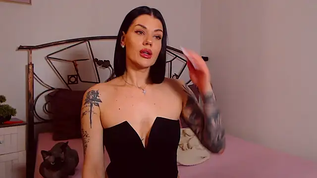 Snapshot of YvonneEverlee chatting on April 2026 07:47:02 PM YvonneEverlee online show from April 2026 07:47:02 PM