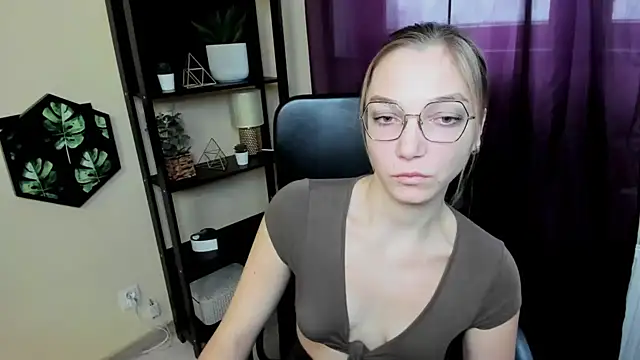 EmillyPlay online show from February 2025 01:08:01 PM