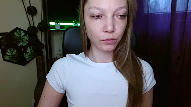 EmillyPlay online show from April 2026 05:29:02 AM