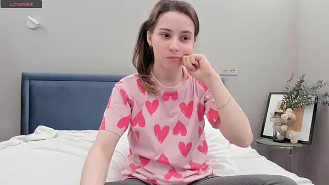 Snapshot of DonnaBurkee chatting on March 2025 04:06:02 PM DonnaBurkee online show from March 2025 04:06:02 PM