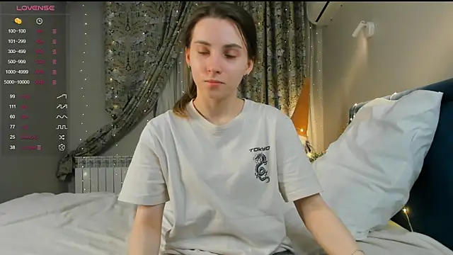 Snapshot of DonnaBurkee chatting on March 2025 04:04:01 PM DonnaBurkee online show from March 2025 04:04:01 PM