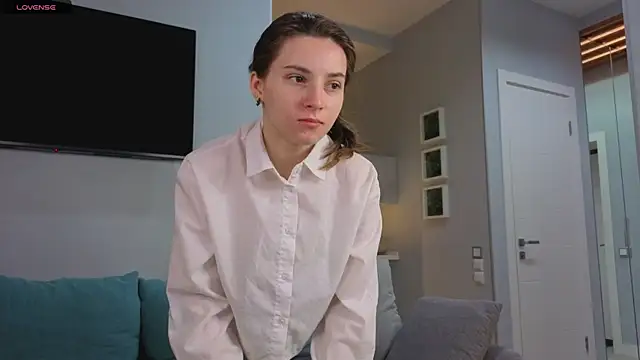 Snapshot of DonnaBurkee chatting on October 2025 04:09:01 AM DonnaBurkee online show from October 2025 04:09:01 AM