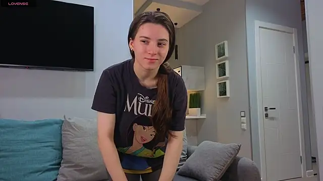 Snapshot of DonnaBurkee chatting on November 2025 04:11:01 AM DonnaBurkee online show from November 2025 04:11:01 AM