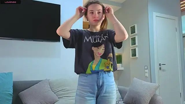 Snapshot of DonnaBurkee chatting on November 2025 04:40:02 AM DonnaBurkee online show from November 2025 04:40:02 AM