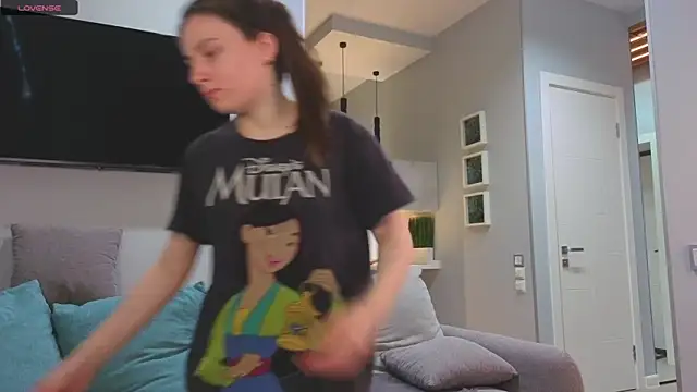 Snapshot of DonnaBurkee chatting on November 2025 04:07:01 AM DonnaBurkee online show from November 2025 04:07:01 AM