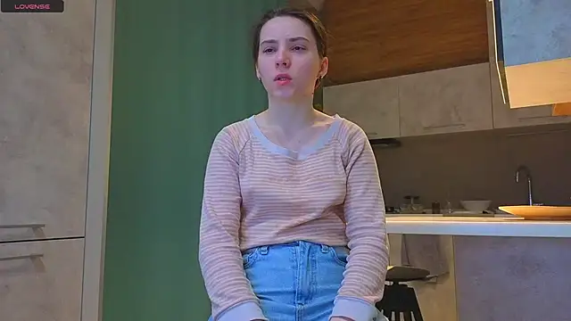 Snapshot of DonnaBurkee chatting on December 2025 04:06:02 AM DonnaBurkee online show from December 2025 04:06:02 AM