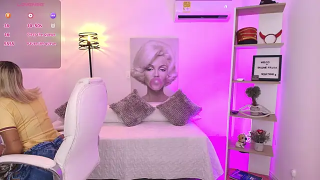 Snapshot of SALOOMEE__ chatting on January 2025 11:56:02 AM SALOOMEE online show from January 2025 11:56:02 AM