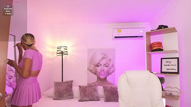 Snapshot of SALOOMEE__ chatting on February 2025 11:55:02 AM SALOOMEE online show from February 2025 11:55:02 AM