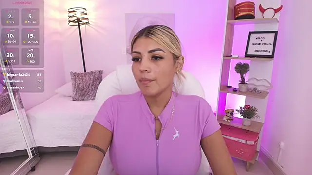 Snapshot of SALOOMEE__ chatting on February 2025 06:04:01 PM SALOOMEE online show from February 2025 06:04:01 PM