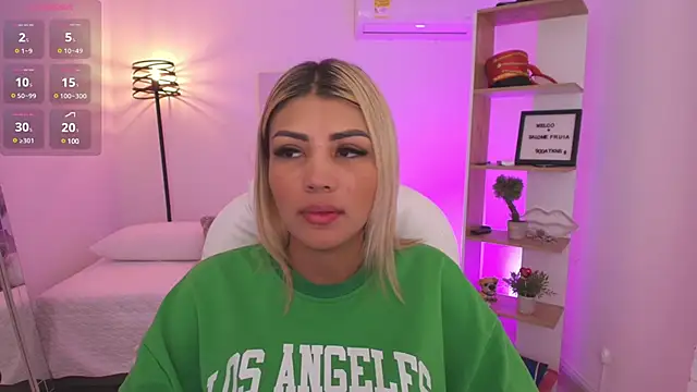 Snapshot of SALOOMEE__ chatting on February 2025 11:01:02 AM SALOOMEE online show from February 2025 11:01:02 AM