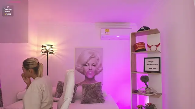 Snapshot of SALOOMEE__ chatting on February 2025 11:10:02 AM SALOOMEE online show from February 2025 11:10:02 AM