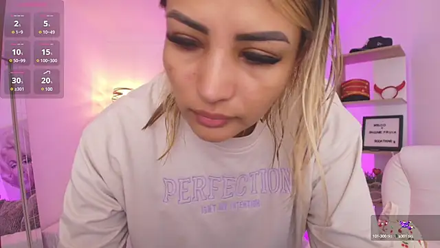 Snapshot of SALOOMEE__ chatting on February 2025 12:04:02 PM SALOOMEE online show from February 2025 12:04:02 PM