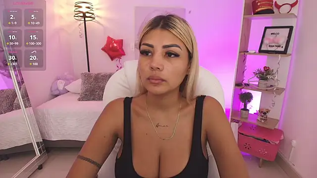 Snapshot of SALOOMEE__ chatting on February 2025 12:06:02 PM SALOOMEE online show from February 2025 12:06:02 PM